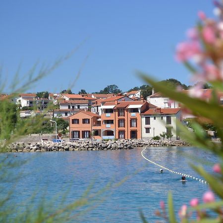 Apartments Myadria Malinska Esterno foto